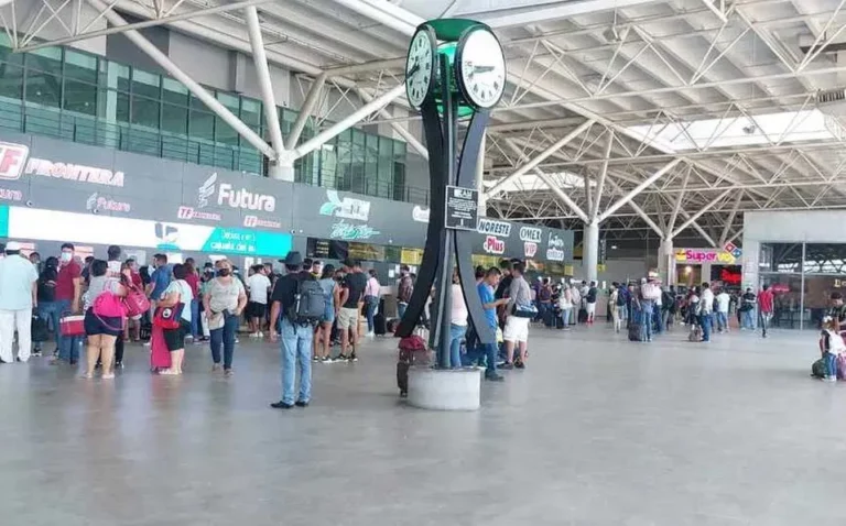 Registra central de autobuses de Monterrey afluencia por vacaciones