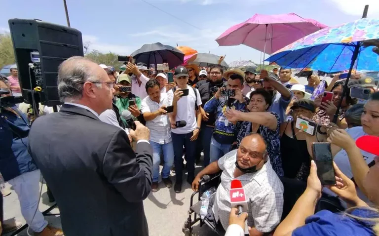 Habitantes impiden paso a secretario de Gobierno de NL en bloqueo a Carretera Nacional