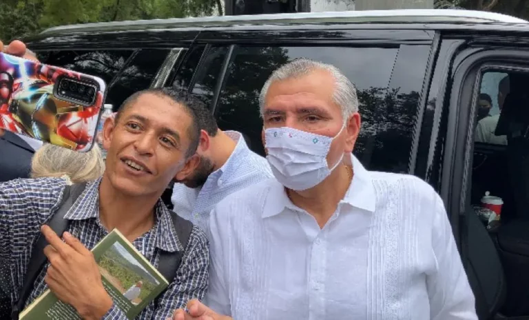 Reciben a Adán Augusto a gritos de ‘¡Presidente!’ en Nuevo León