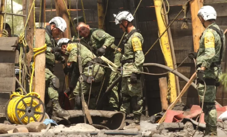 Estiman entrar a pozos esta semana para rescate de mineros atrapados en Coahuila