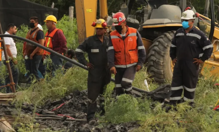 Analiza López Obrador visitar mina con trabajadores atrapados en Coahuila