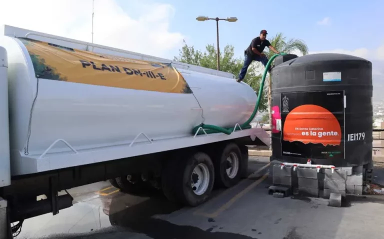 Distribuyen agua a través de pipas en sectores de Santa Catarina