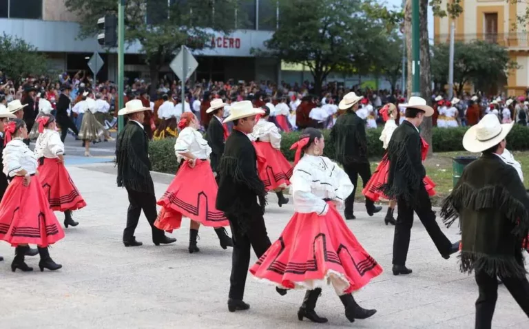 Logra Monterrey Récord Guinness con mega baile folclórico