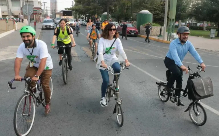 Se suman funcionarios a ‘Reto sin Auto’; van a trabajar en bici