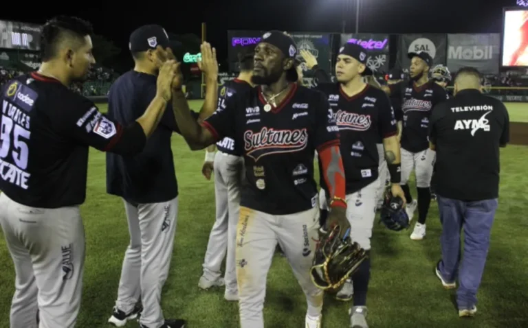 Triunfan Sultanes ante Leones de Yucatán y empatan la Serie del Rey