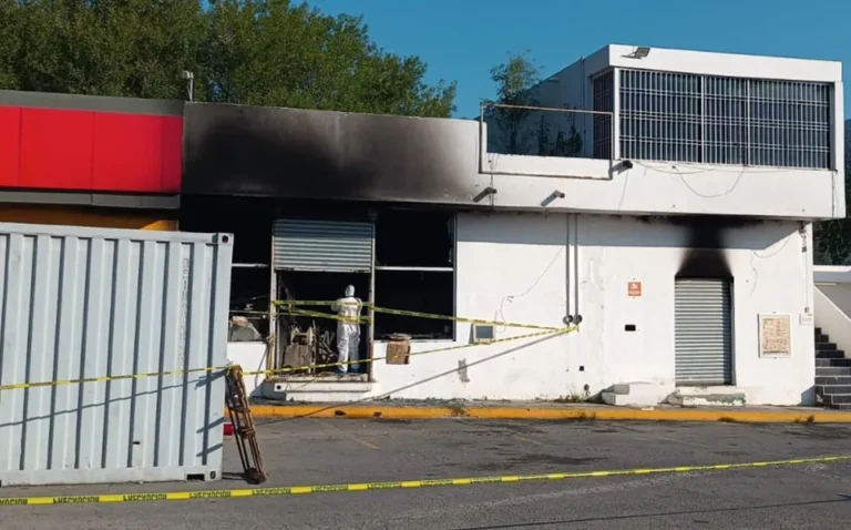 Fallece mujer tras incendio de bodega en el municipio de Santiago