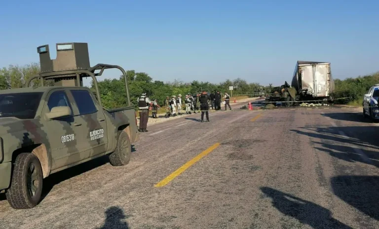 Fiscalía de Tamaulipas confirma la muerte de 7 militares tras choque contra tráiler en Soto la Marina