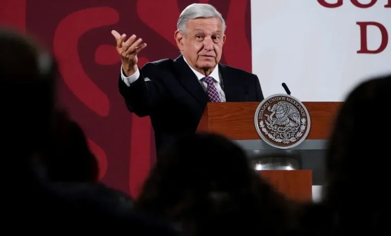 Pide AMLO que magistrada no participe en votación para reinstalar a secretario del INE