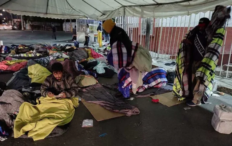 Informan personas duermen afuera de Casa INDI pese a bajas temperaturas