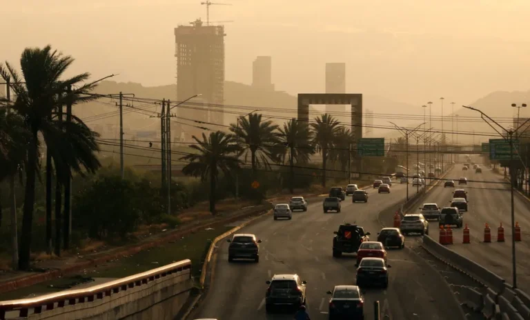 Informan contaminación y neblina provocaron parálisis en Aeropuerto de NL