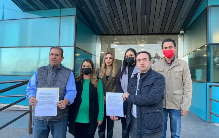 Denuncian dirigentes del PRI y PAN a Samuel García ante Fiscalía de Justicia