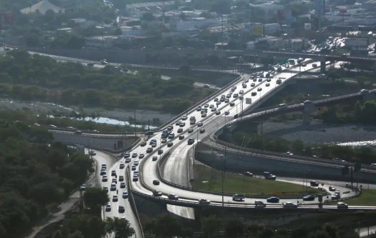 Informan 300 mil ciudadanos podrían no pagar refrendo en el 2023