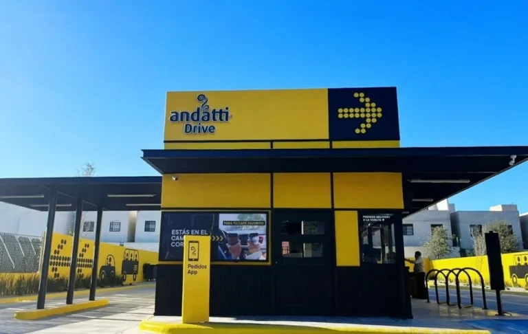 Inaugura Oxxo la primera sucursal de café andatti en Apodaca