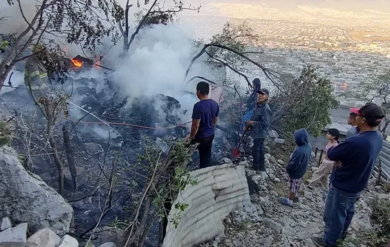 Reportan en Monterrey incendio de tejabán en la colonia Gloria Mendiola