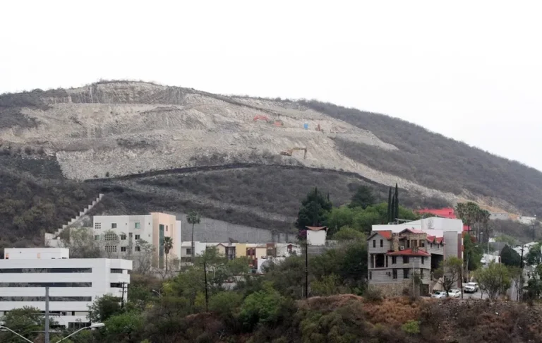 Pide Samuel clausurar desarrollo urbano desenfrenado: «No van a pelar un metro más de nuestros cerros»