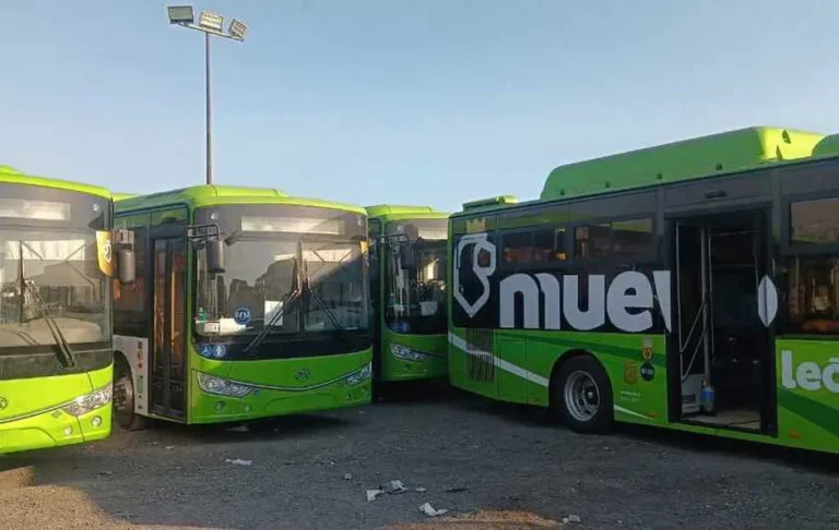 Salen a operar unidades de transporte en NL después de estar semanas varados