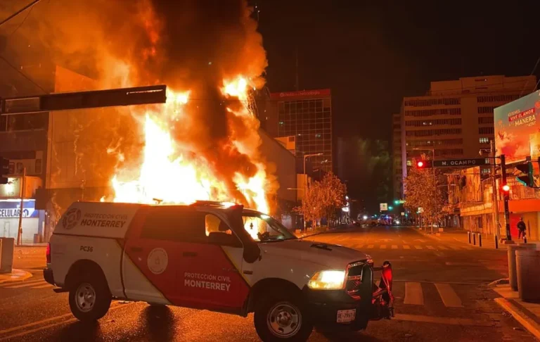 Reportan incendio en edificio del Centro de Monterrey