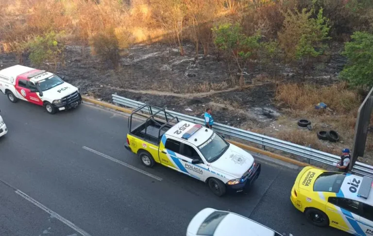 Registran incendio en el lecho del Río Santa Catarina