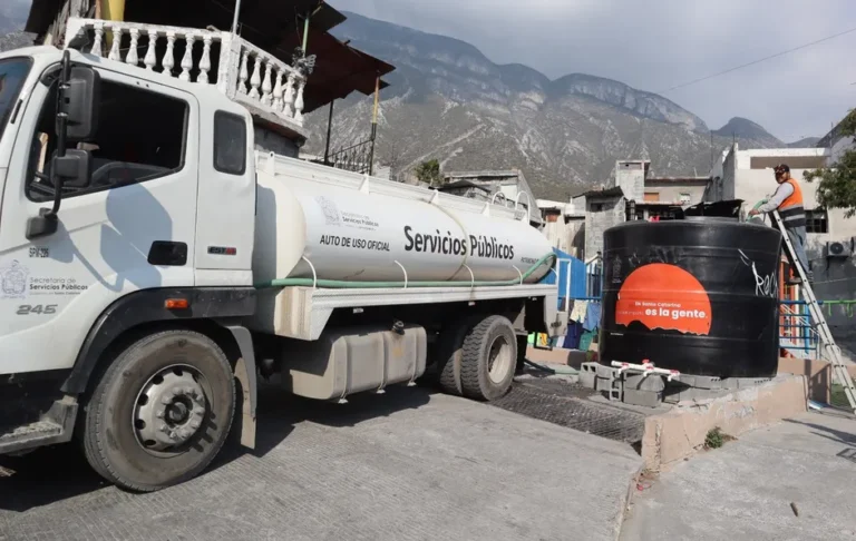 Santa Catarina reabastece tanques de agua como acción preventiva