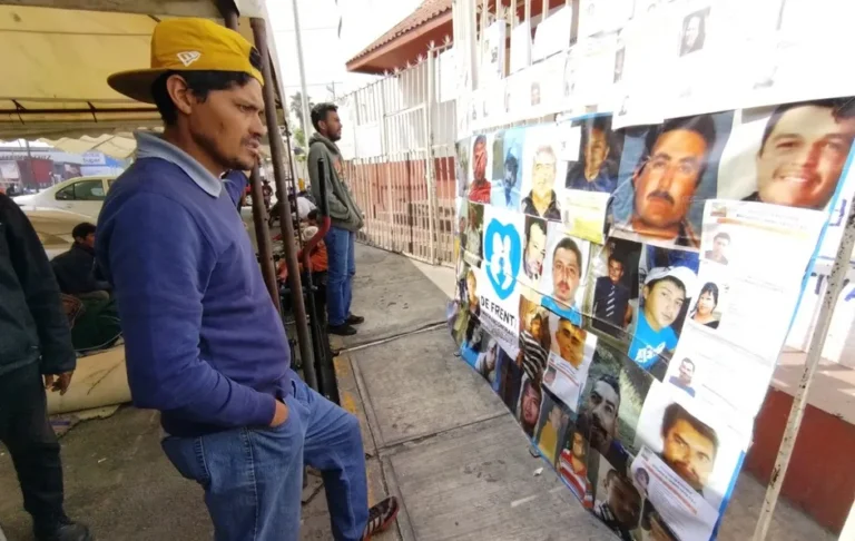 Colocan en casa INDI manta de desaparecidos