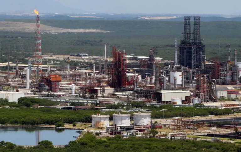 Plantea Congreso de NL un cierre temporal de refinería de Cadereyta