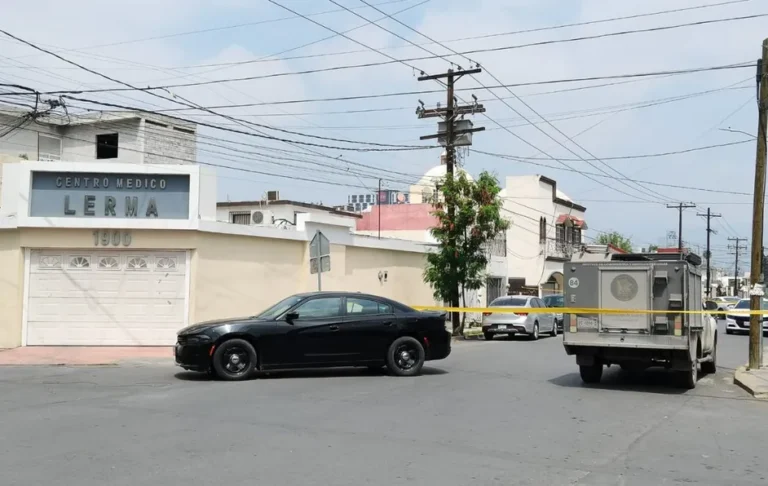 Realizan cateo en clínica donde falleció hombre tras cirugía en Monterrey