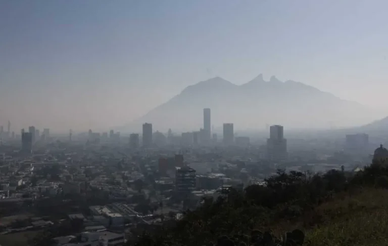 Prevalece mala calidad del aire en 14 estaciones; Santa Catarina está en rojo