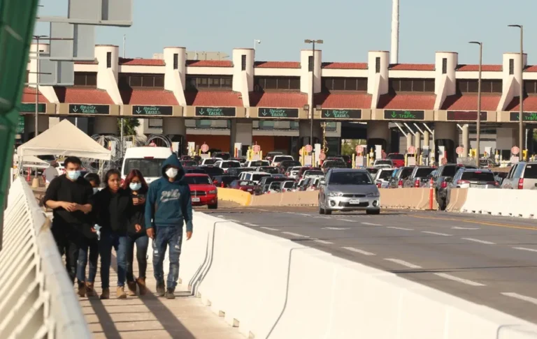 Señalan abrirán más carriles en puentes a Estados Unidos por vacaciones