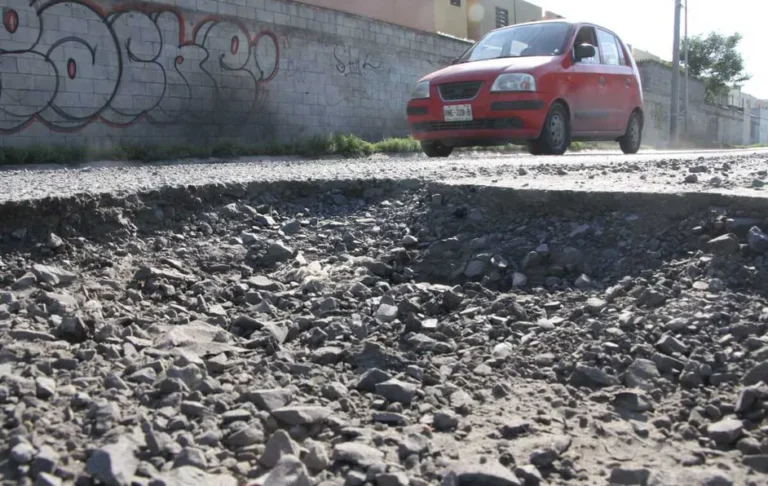 Comparten procesos para cobrar reparación de daños por baches en NL