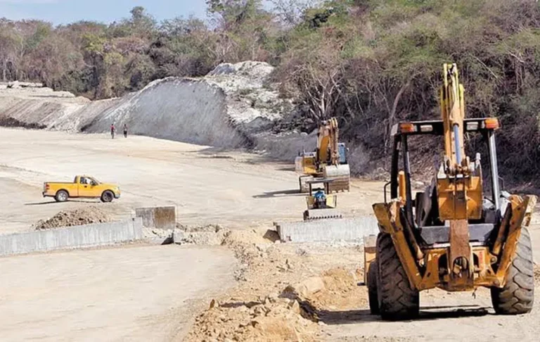 Afirman carretera La Gloria-Colombia estará lista para finales de 2023