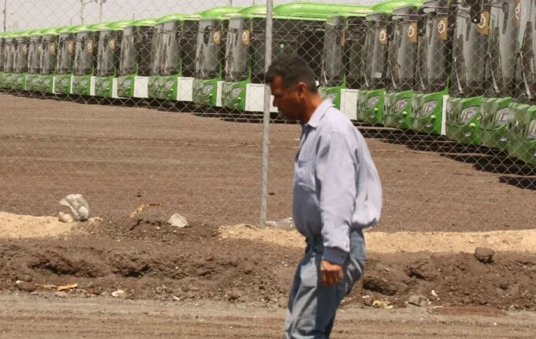 Reportan guardados 200 camiones arrendados para el transporte en Nuevo León