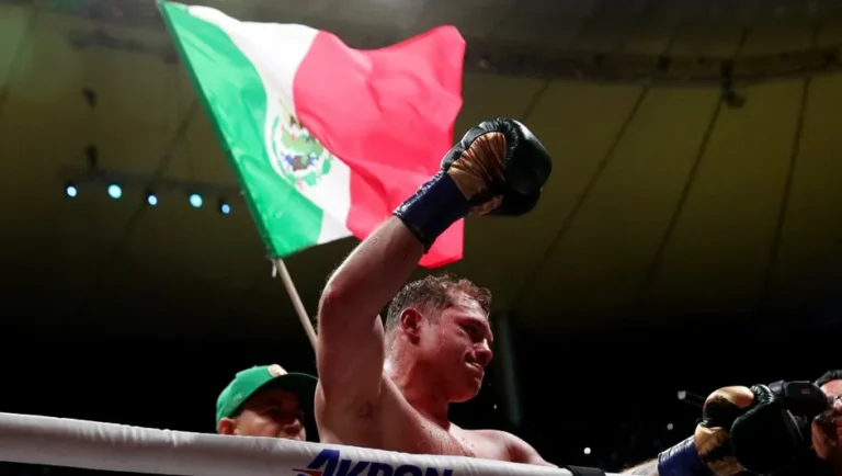 Derrota ‘Canelo’ Álvarez a John Ryder por decisión unánime en el Estadio Akron