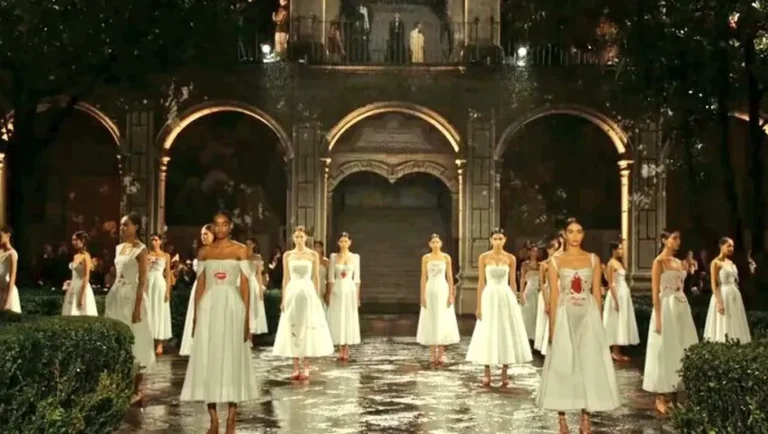 Critican el desfile de Dior en México por usar ‘Canción sin miedo’