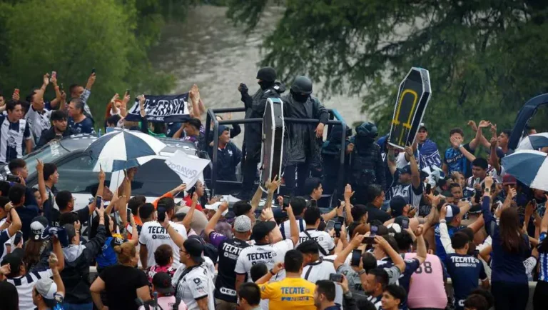 Detienen a seis personas en Clásico Regio y trasladan 16 vehículos al corralón en NL