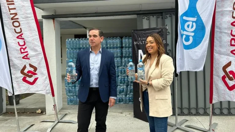 Hacen donativo de litros de agua para la Fundación Multimedios