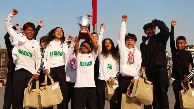 Jóvenes de NL campeones en Madrid sueñan con fútbol y carreras académicas