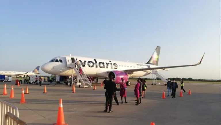 Informan trabajadores de Volaris emplazan a huelga por malas condiciones laborales