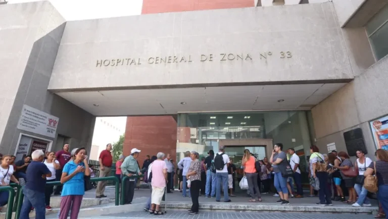 Reportan que altas temperaturas afectan a pacientes y familiares en clínica del IMSS