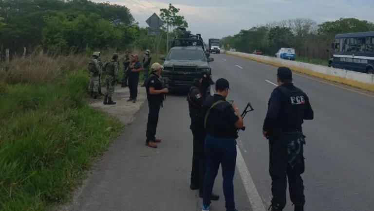 Secuestra grupo armado a 14 trabajadores de la Secretaría de Seguridad en Chiapas