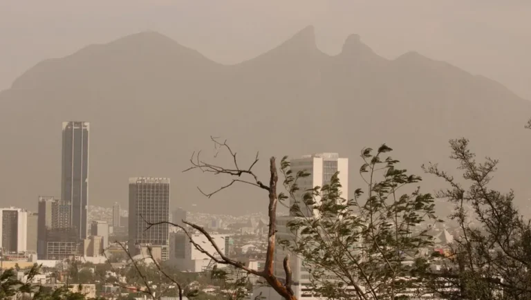 Consideran falta renovar equipos de monitoreo ambiental en Monterrey