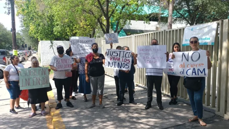 Anuncian a padres el cierre de Centros de Atención Múltiple en NL