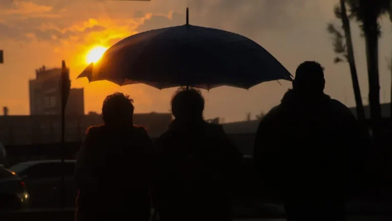 Pronostica SMN lluvias fuertes en 10 estados y 6 continúan sobre los 45 grados