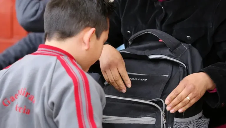 Realizará Educación operativo de revisión de mochilas tras casos de intoxicación