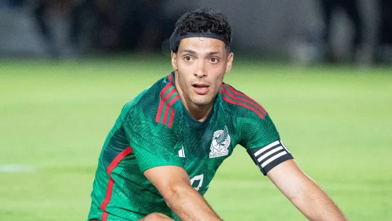 Raúl Jiménez es baja del Tri para partido vs Camerún; es sometido a intervención médica