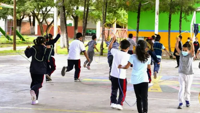 Adelantan fin del ciclo escolar en Nuevo León; inician talleres de refuerzo