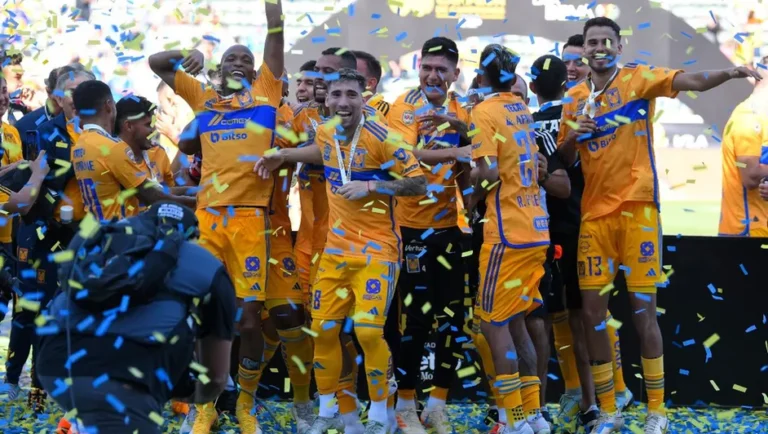 Vencen Tigres 2-1 al Pachuca y se coronan Campeón de Campeones de la Liga MX