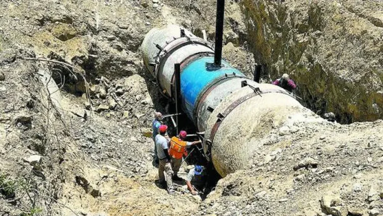 Hacen reparación de fuga y envían 12 pipas con agua en Monterrey