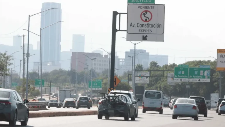 Anuncian cierres viales en avenida Constitución por obras del puente Fundidora-Parque España