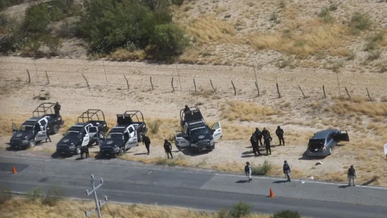 Refuerzan vigilancia policías de Fuerza Civil en la carretera a Colombia