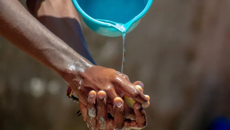 Agua y Drenaje asegura que suministro de agua se regularizará el lunes